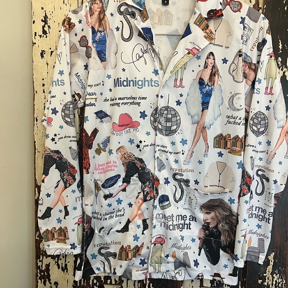Taylor Swift picture Midnights Meet Me At Midnight Pajama top. Size small.